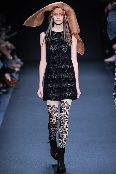 Look 12